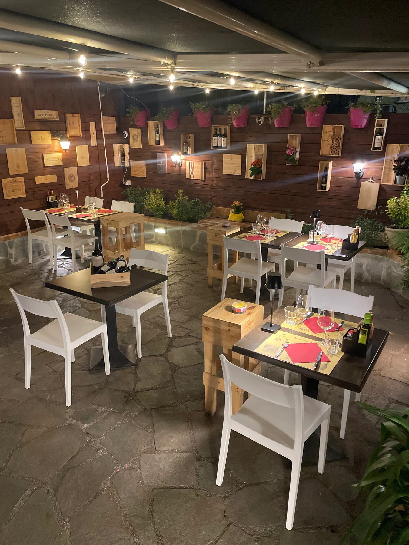 Il giardino della Locanda pronto per la cena